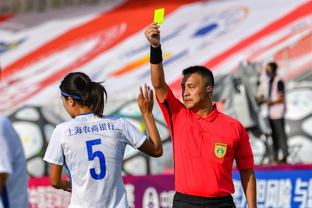 金球奖前负责人的回忆：莫德里奇激动落泪，本泽马冷淡回应